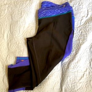 Lucy Capris size Large